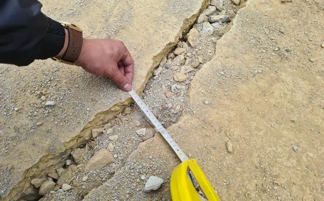 Cao Bằng: Đường giao thông liên xã chưa nghiệm thu đã nứt, gãy mặt đường
