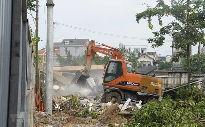 Cưỡng chế giải tỏa mặt bằng phục vụ các dự án công cộng tại Long Biên