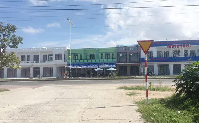 Chưa “bứng” được 4 căn nhà xây dựng kiên cố trái phép vì chờ hướng dẫn của tỉnh !