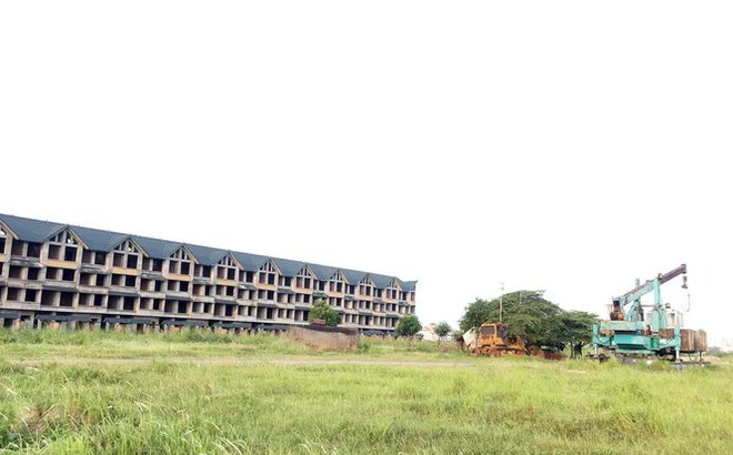 'Siêu' đô thị nợ thuế, đắp chiếu cả thập kỷ vẫn rao bán rầm rộ