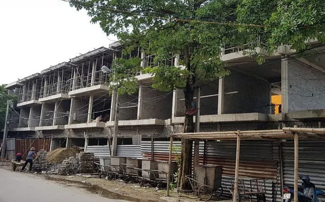 Nghi Sơn (Thanh Hóa): 17 ki ốt xây sai phép ở chợ Còng vẫn thách thức dư luận?