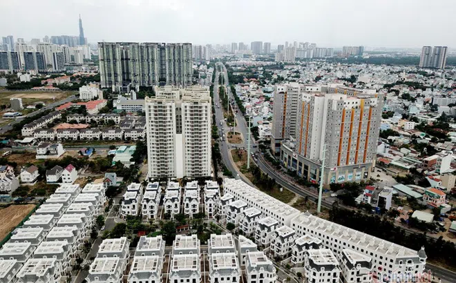 Loạt chung cư ở TP.HCM sắp bàn giao đã thấm, nứt