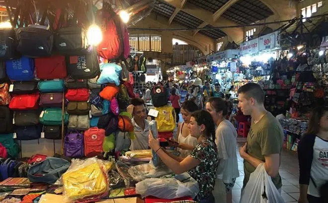 Hoa Kỳ điểm mặt 3 “chợ” hàng giả nhức nhối: Bến Thành, Đồng Xuân, Shopee