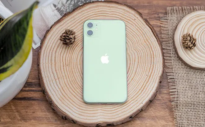 iPhone 12 giảm 7 triệu đồng